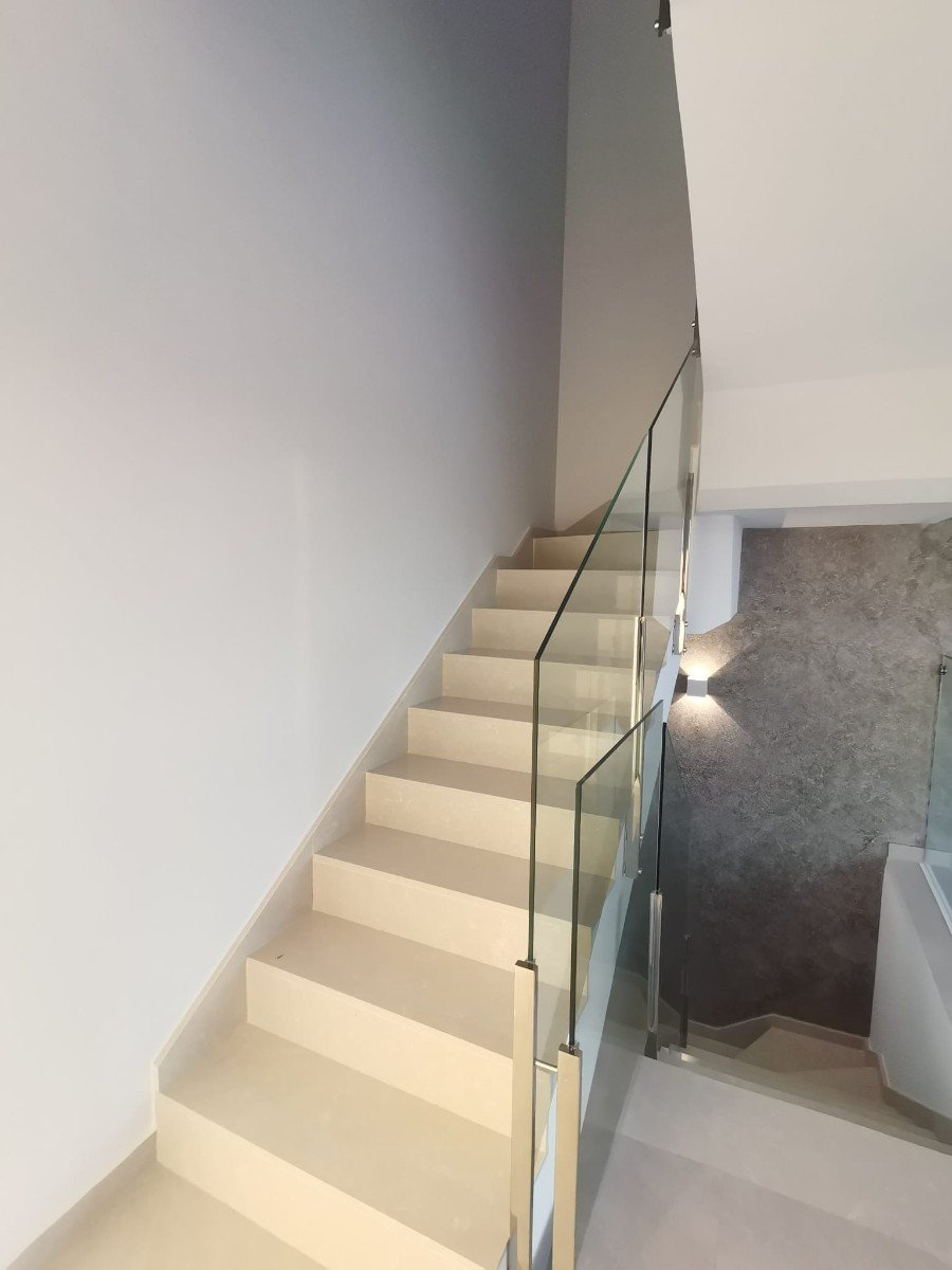  Neue Villen in Los Montesinos: Ein Ort zum Entspannen
Unter all den Häusern wird diese neue Villa mit Keller in Los Montesinos besonders Ih