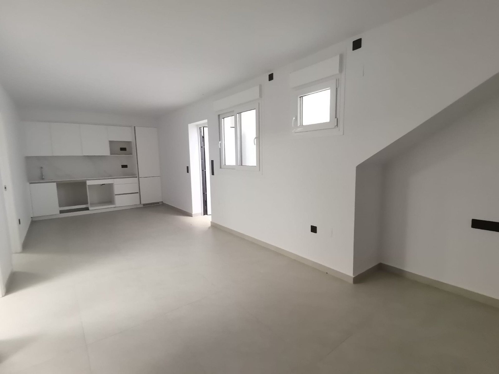  Neue Villen in Los Montesinos: Ein Ort zum Entspannen
Unter all den Häusern wird diese neue Villa mit Keller in Los Montesinos besonders Ih