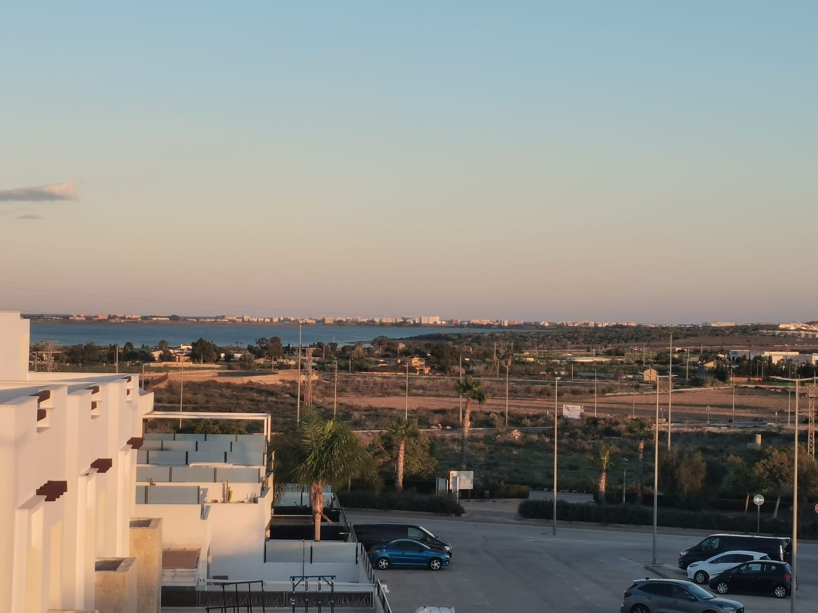  Neue Villen in Los Montesinos: Ein Ort zum Entspannen
Unter all den Häusern wird diese neue Villa mit Keller in Los Montesinos besonders Ih