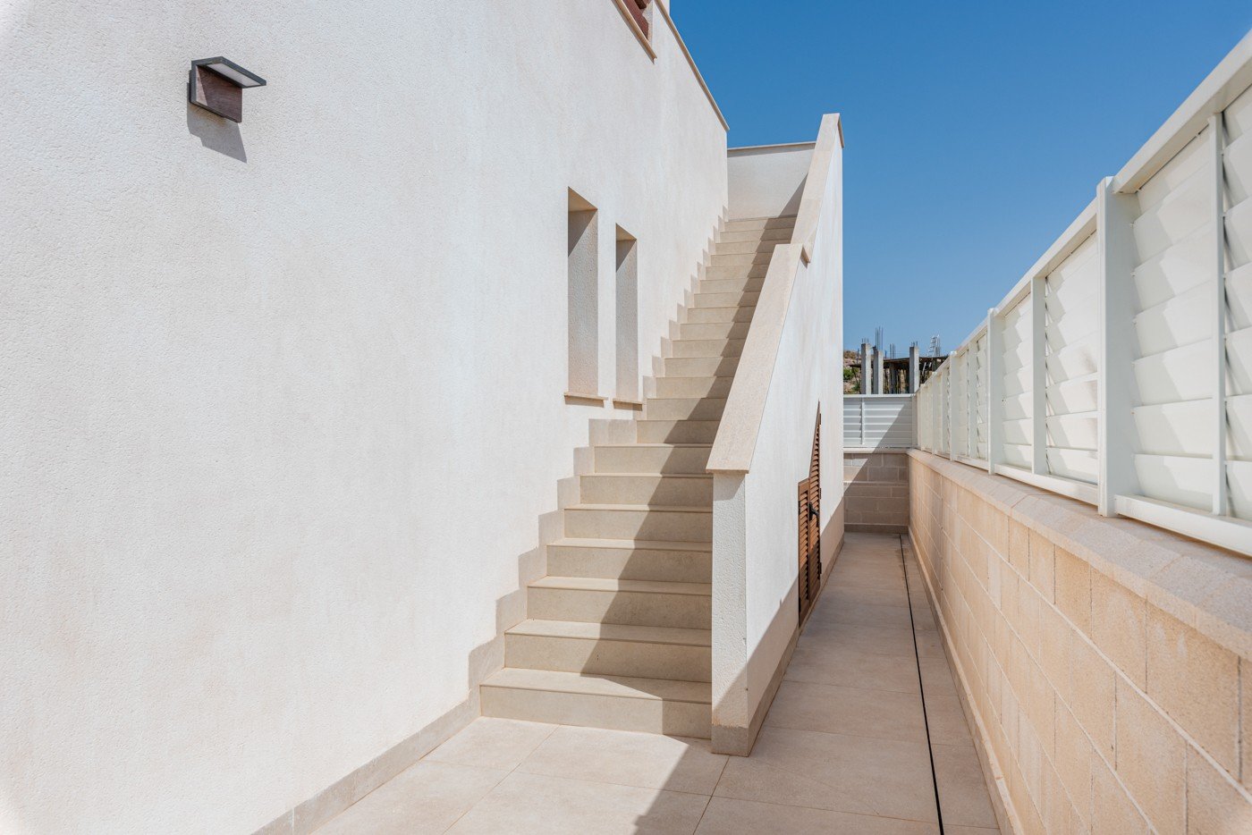  Neubauvilla zum Verkauf in Vera, Almeria
In dieser wunderschönen Neubauvilla in Almeria können Sie Meer, Wärme, aber vor allem Fantasie atm