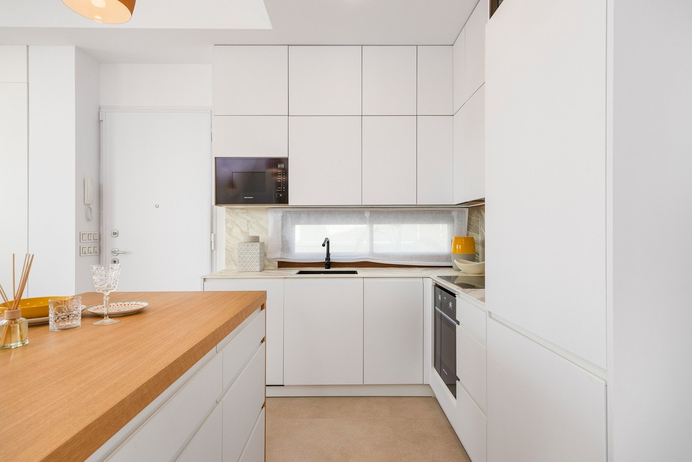  Neubauvilla zum Verkauf in Vera, Almeria
In dieser wunderschönen Neubauvilla in Almeria können Sie Meer, Wärme, aber vor allem Fantasie atm