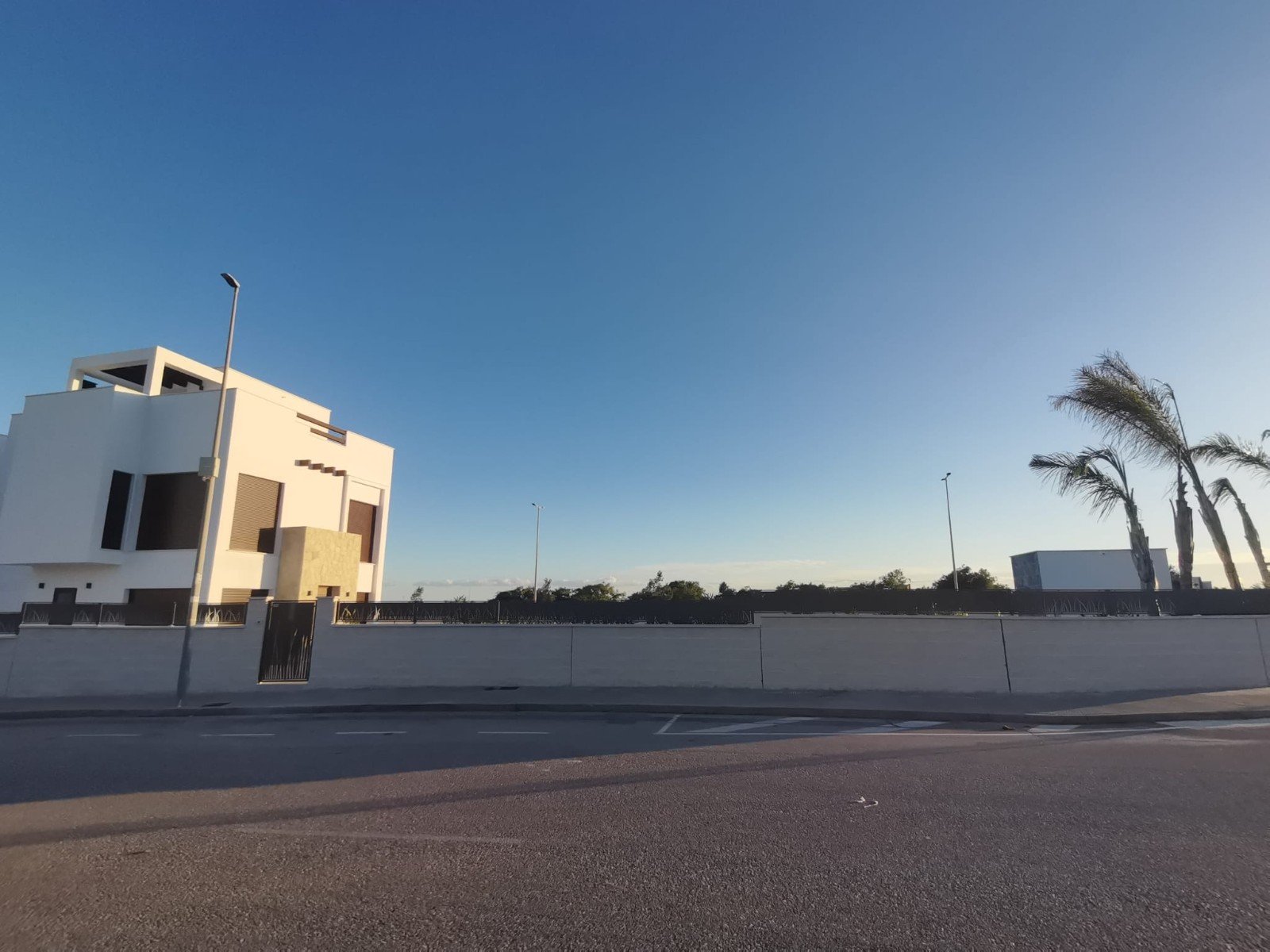  Neue Villen in Los Montesinos: Ein Ort zum Entspannen
Unter all den Häusern wird diese neue Villa mit Keller in Los Montesinos besonders Ih