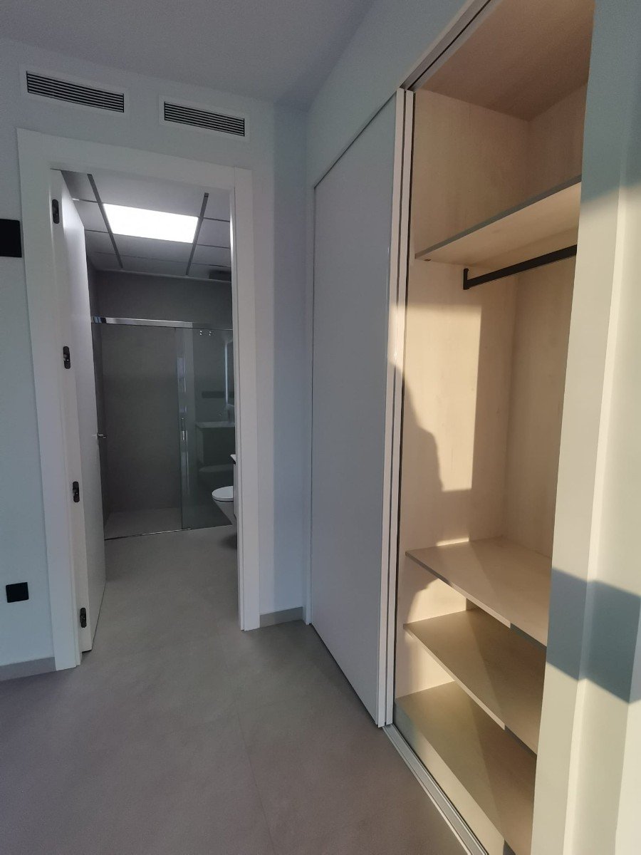  Neue Villen in Los Montesinos: Ein Ort zum Entspannen
Unter all den Häusern wird diese neue Villa mit Keller in Los Montesinos besonders Ih