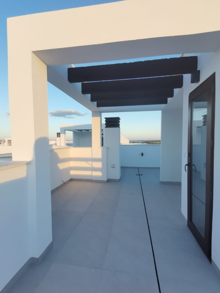  Neue Villen in Los Montesinos: Ein Ort zum Entspannen
Unter all den Häusern wird diese neue Villa mit Keller in Los Montesinos besonders Ih