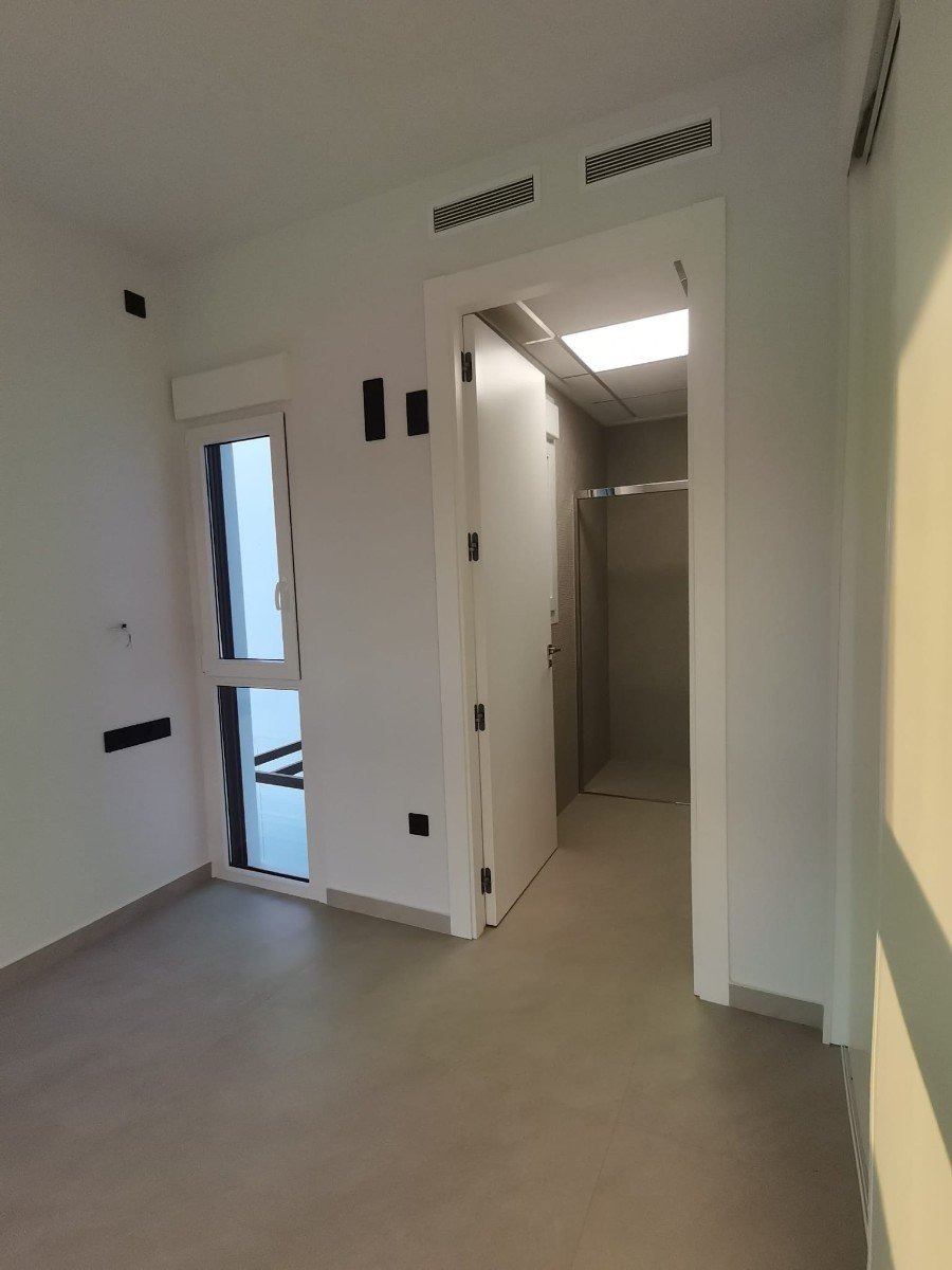  Neue Villen in Los Montesinos: Ein Ort zum Entspannen
Unter all den Häusern wird diese neue Villa mit Keller in Los Montesinos besonders Ih