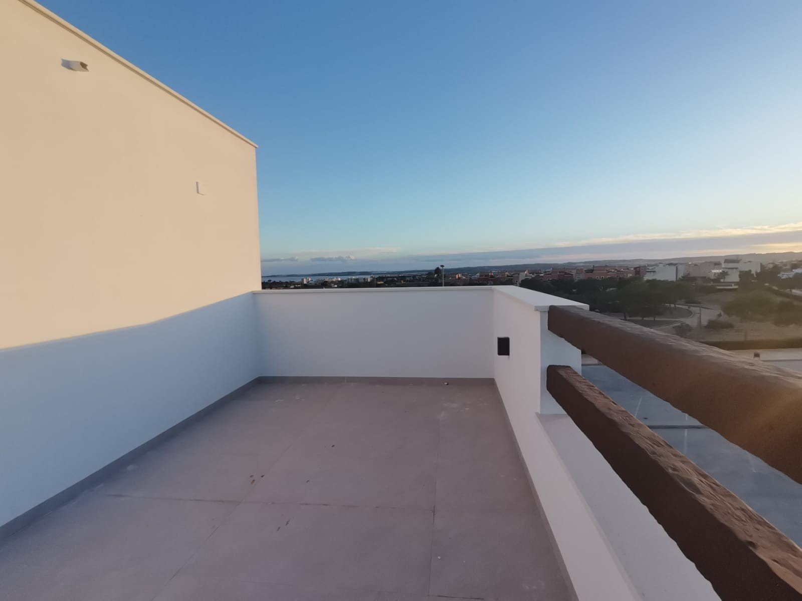  Neue Villen in Los Montesinos: Ein Ort zum Entspannen
Unter all den Häusern wird diese neue Villa mit Keller in Los Montesinos besonders Ih