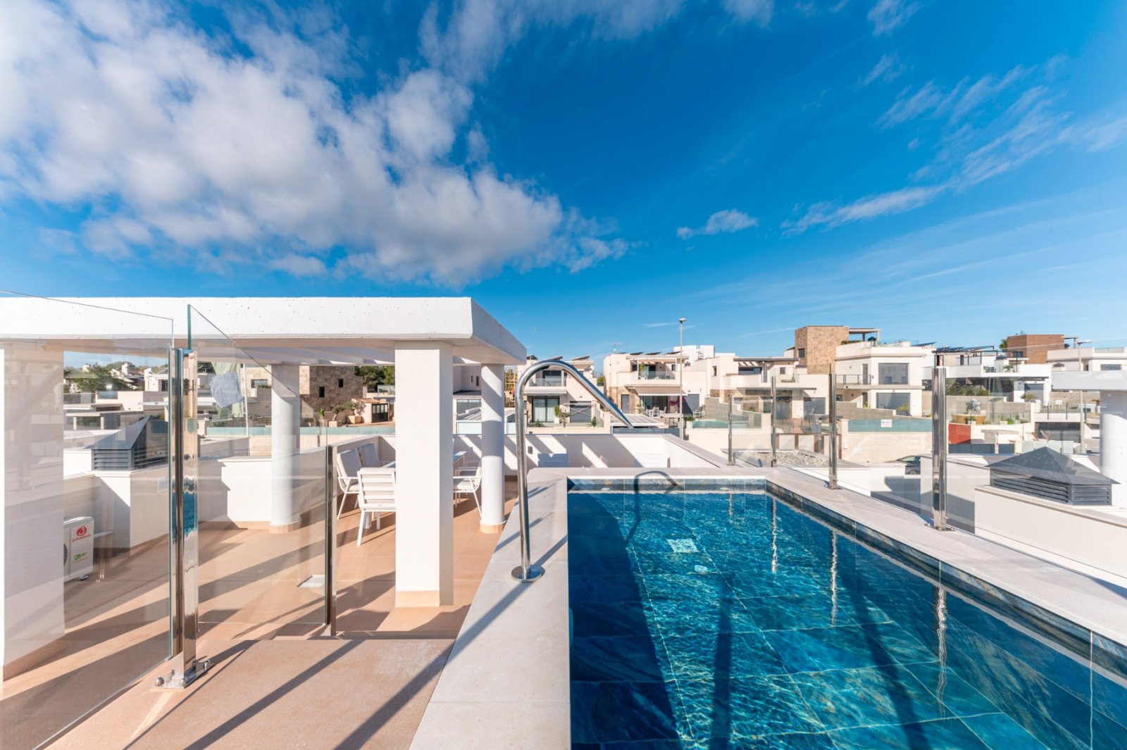  Entdecken Sie diesen schönen neu gebauten Bungalow in San Miguel de Salinas
Sind Sie auf der Suche nach einer Erholung in der Sonne und der