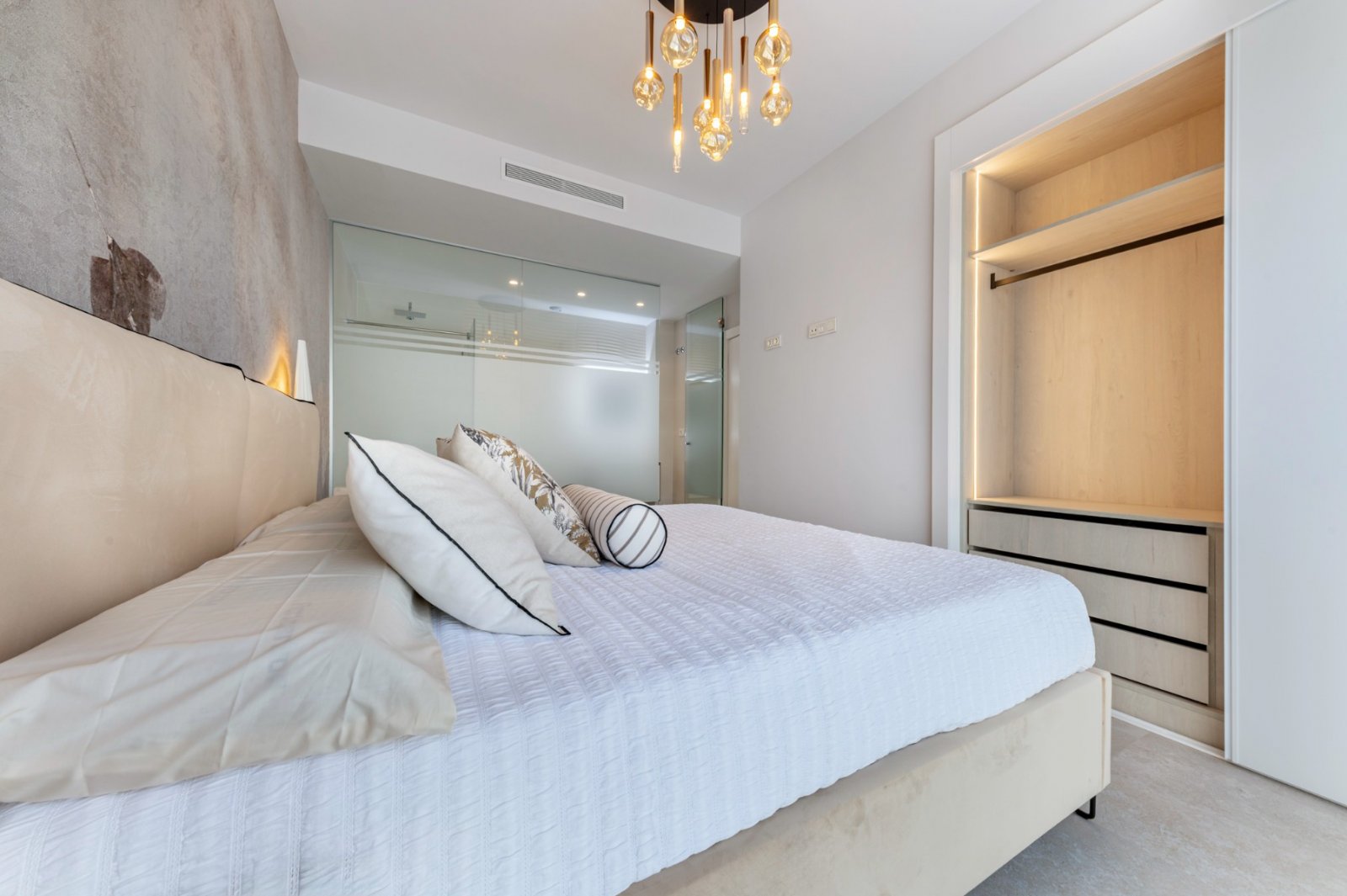  Entdecken Sie diesen schönen neu gebauten Bungalow in San Miguel de Salinas
Sind Sie auf der Suche nach einer Erholung in der Sonne und der