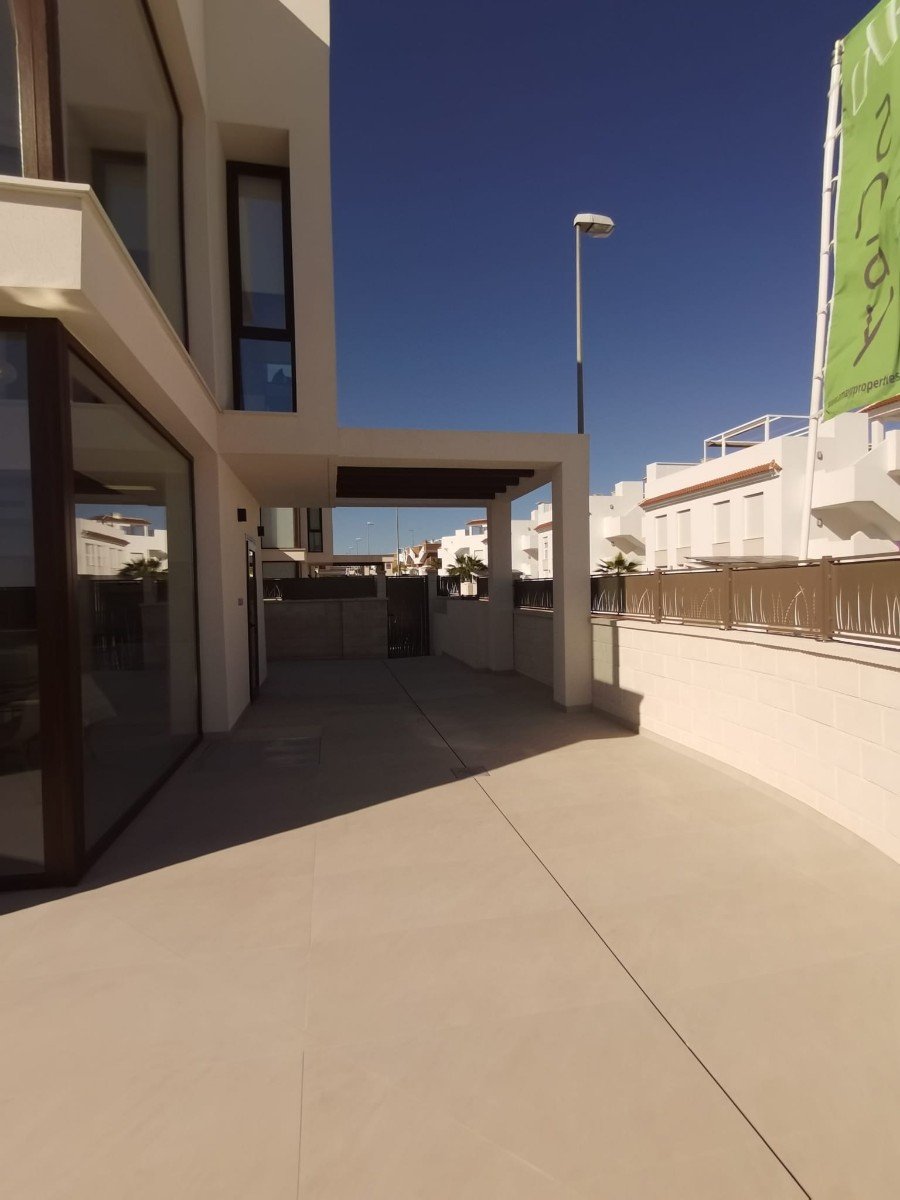  Das Residencial Villas Las Lagunas liegt in einer der schönsten und ruhigsten Gegenden zwischen Ciudad Quesada und Pueblo Bravo. Das Projekt besteht 