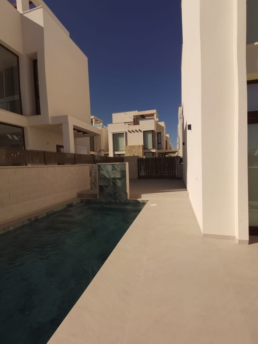  Das Residencial Villas Las Lagunas liegt in einer der schönsten und ruhigsten Gegenden zwischen Ciudad Quesada und Pueblo Bravo. Das Projekt besteht 