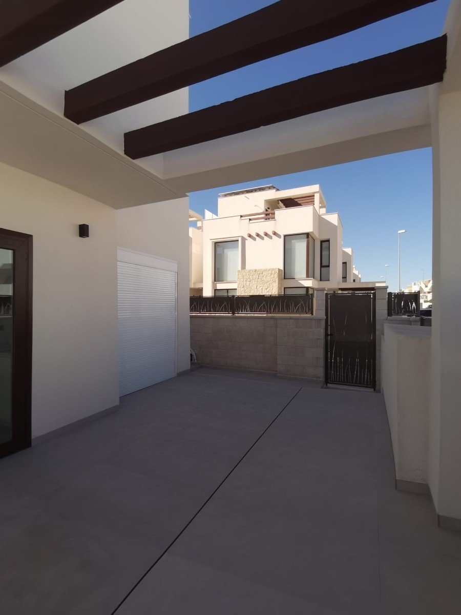  Das Residencial Villas Las Lagunas liegt in einer der schönsten und ruhigsten Gegenden zwischen Ciudad Quesada und Pueblo Bravo. Das Projekt besteht 