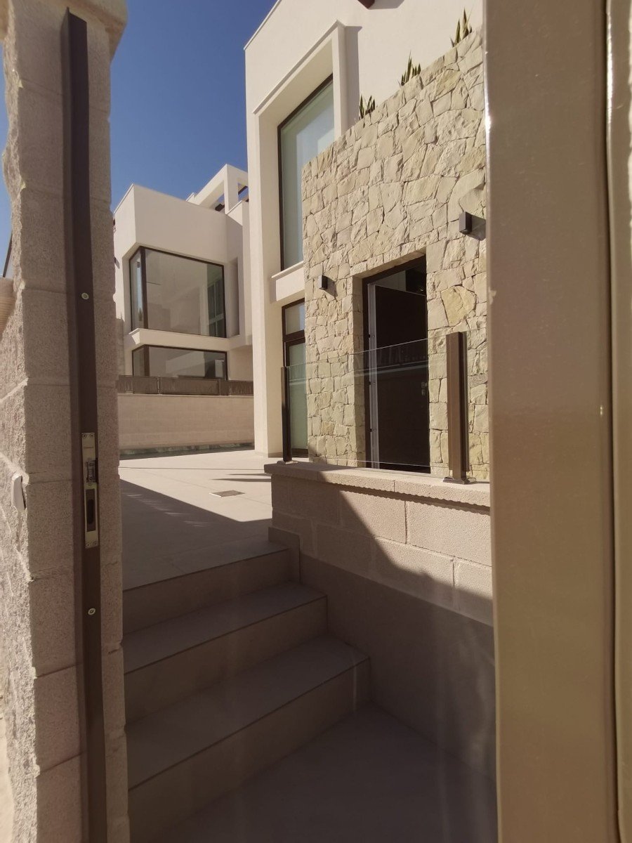  Das Residencial Villas Las Lagunas liegt in einer der schönsten und ruhigsten Gegenden zwischen Ciudad Quesada und Pueblo Bravo. Das Projekt besteht 