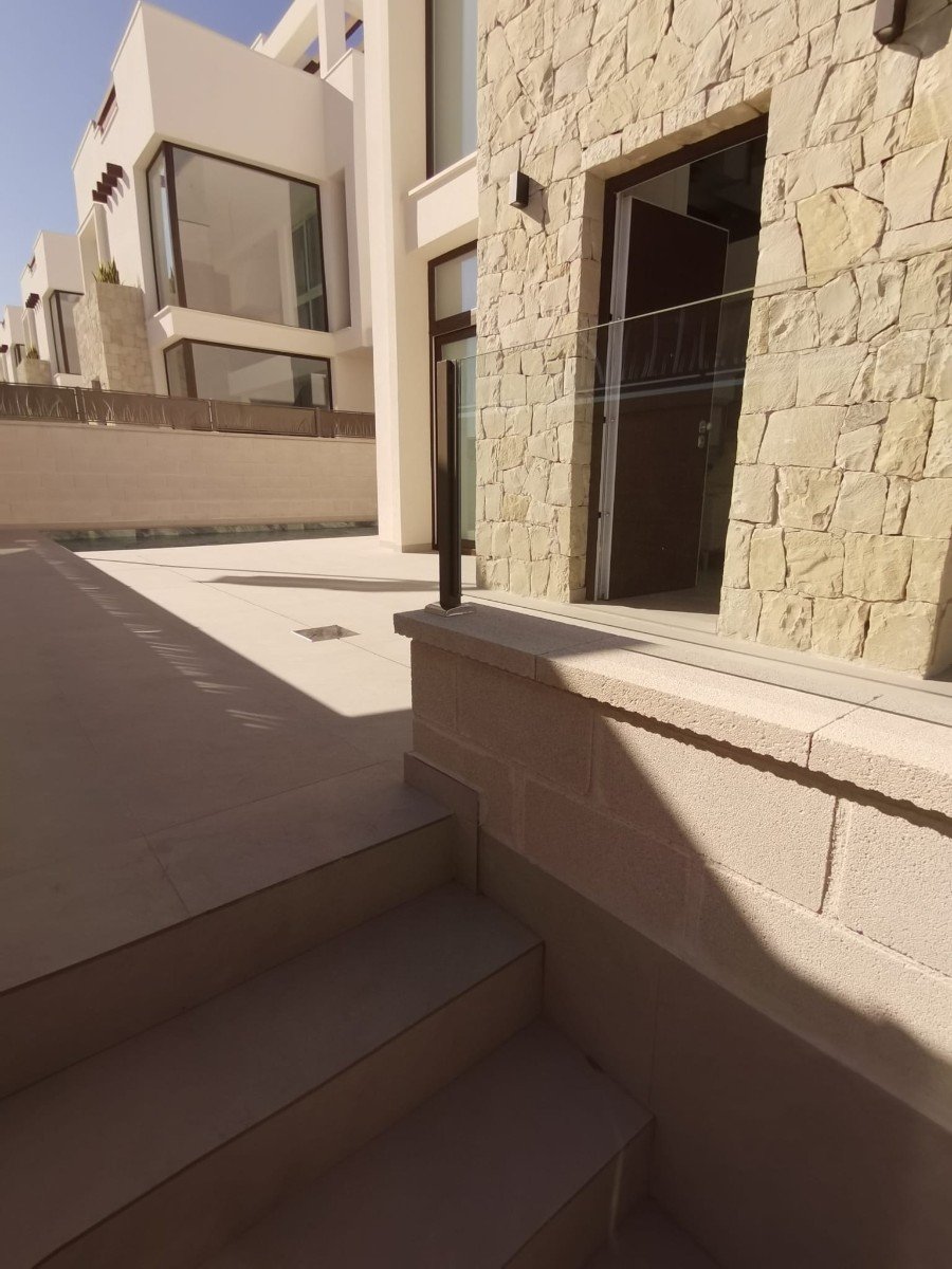  Das Residencial Villas Las Lagunas liegt in einer der schönsten und ruhigsten Gegenden zwischen Ciudad Quesada und Pueblo Bravo. Das Projekt besteht 