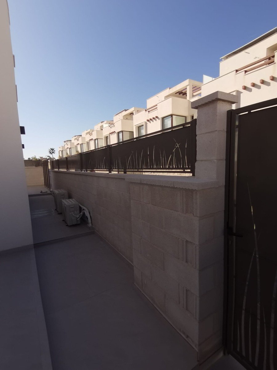  Das Residencial Villas Las Lagunas liegt in einer der schönsten und ruhigsten Gegenden zwischen Ciudad Quesada und Pueblo Bravo. Das Projekt besteht 