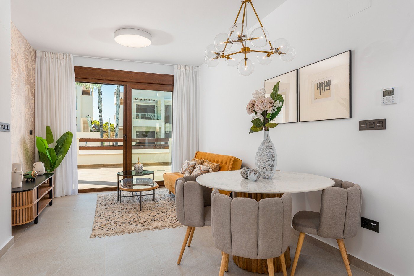 Torrevieja:  Bungalow im Erdgeschoss in einer Urbanisation in Torrevieja

Wie glücklich werden Sie sein, in diesem schönen neu gebauten Bungal 