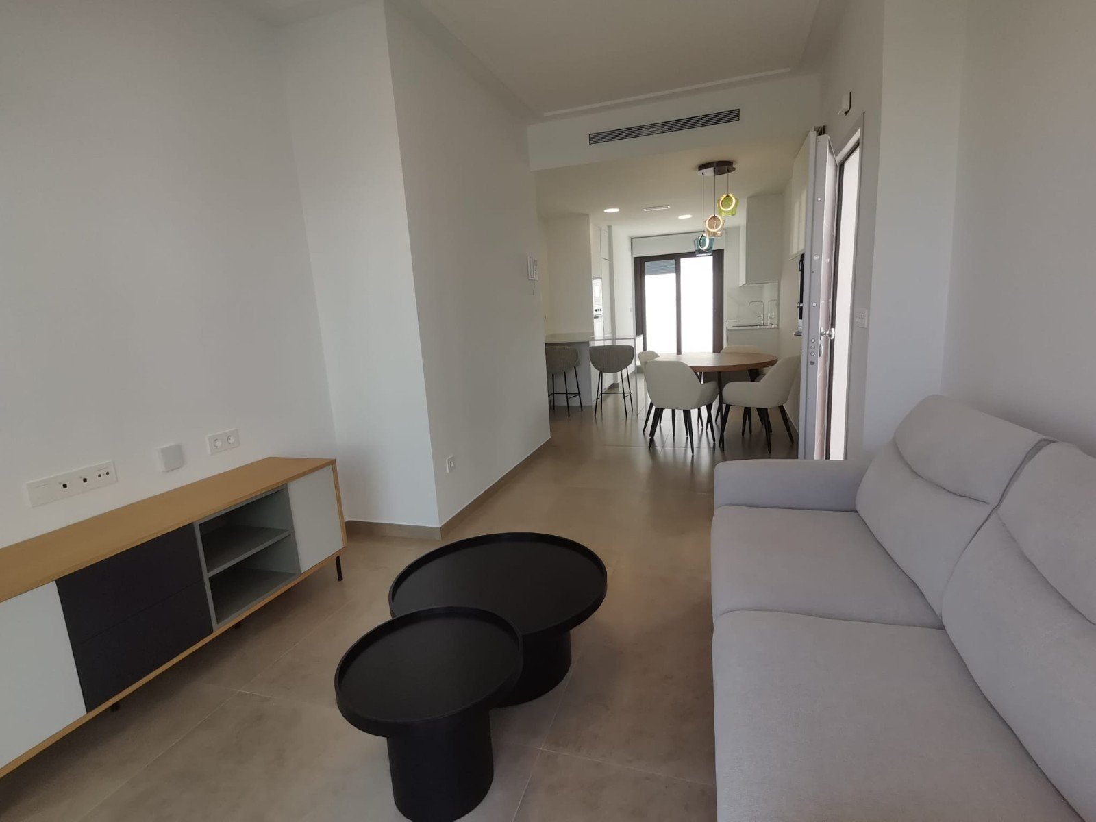  Bungalow im Erdgeschoss in einer Urbanisation in Torrevieja

Wie glücklich werden Sie sein, in diesem schönen neu gebauten Bungal