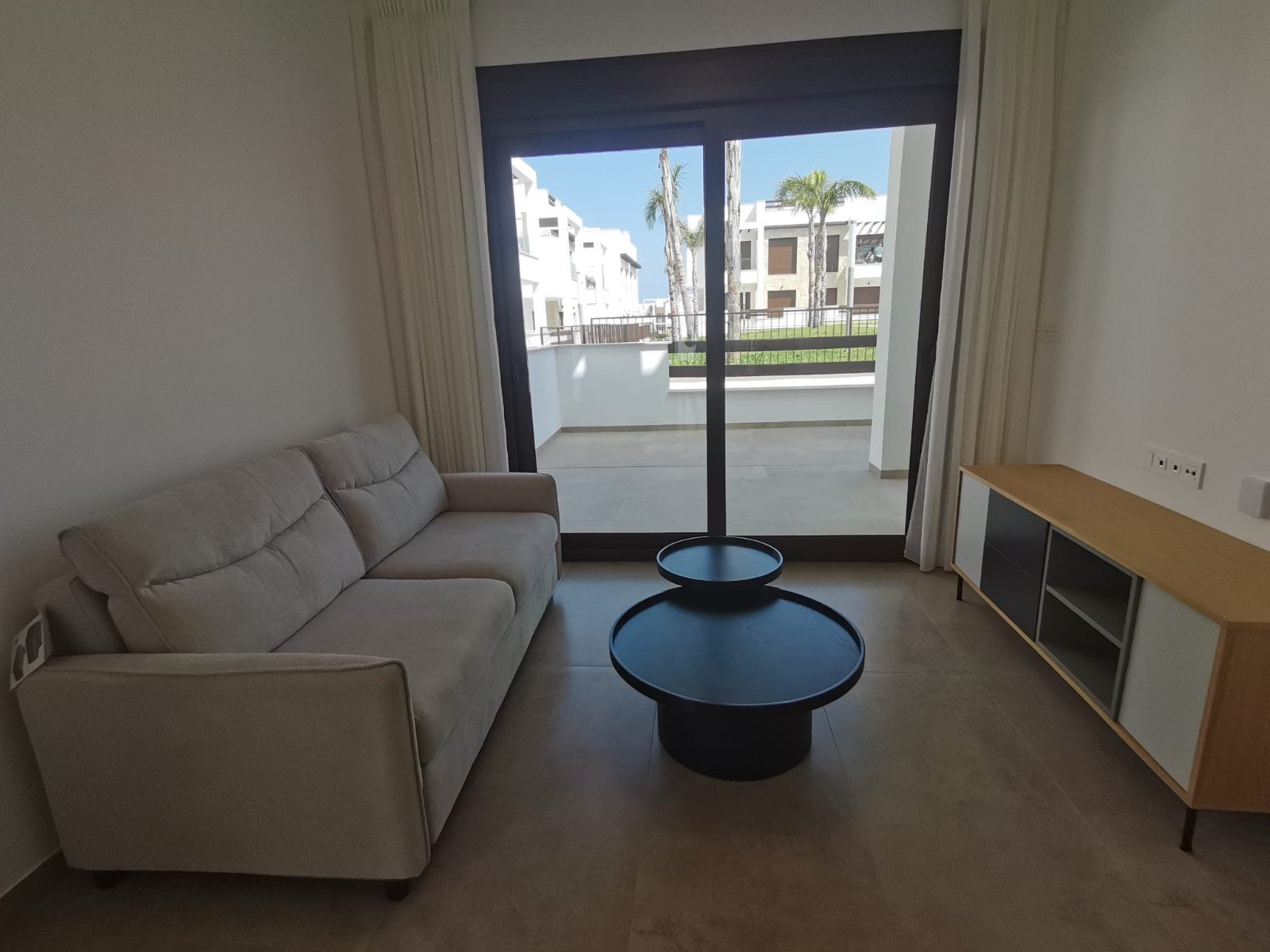  Bungalow im Erdgeschoss in einer Urbanisation in Torrevieja

Wie glücklich werden Sie sein, in diesem schönen neu gebauten Bungal