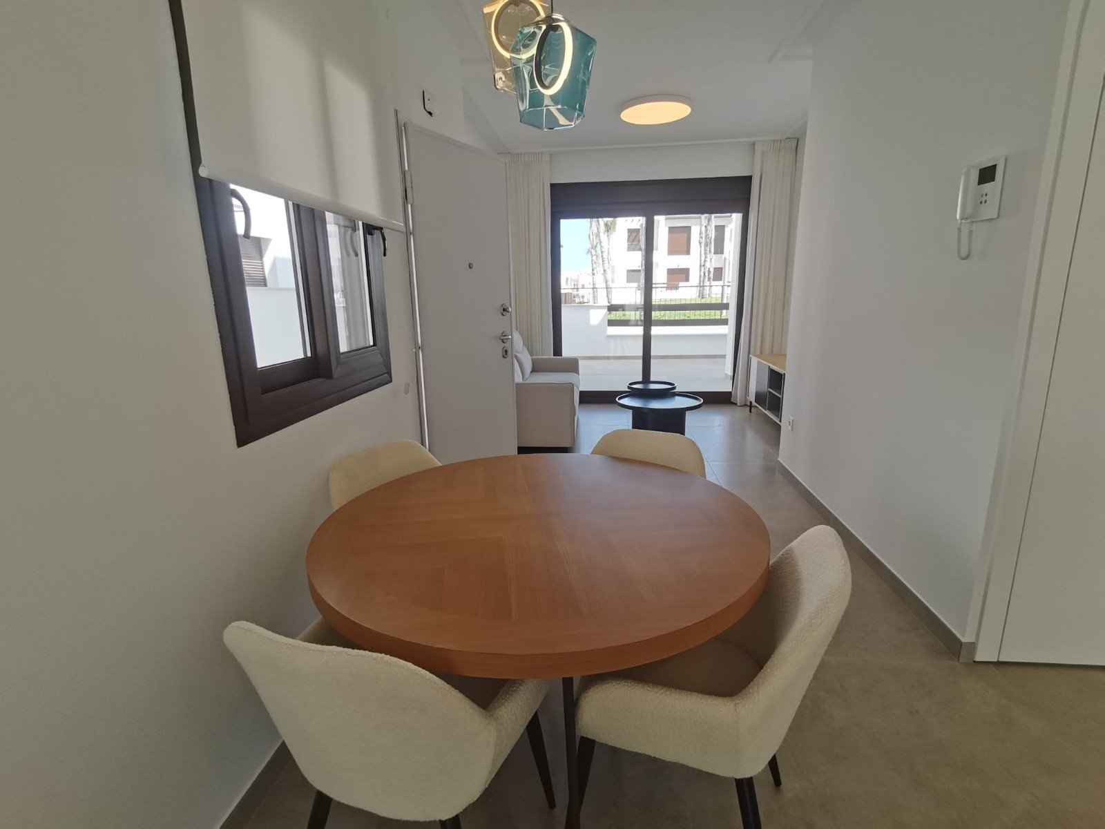  Bungalow im Erdgeschoss in einer Urbanisation in Torrevieja

Wie glücklich werden Sie sein, in diesem schönen neu gebauten Bungal