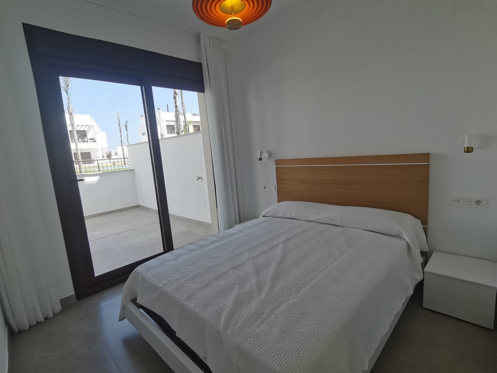  Bungalow im Erdgeschoss in einer Urbanisation in Torrevieja

Wie glücklich werden Sie sein, in diesem schönen neu gebauten Bungal