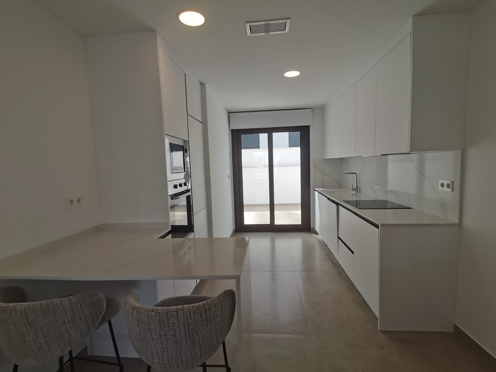  Bungalow im Erdgeschoss in einer Urbanisation in Torrevieja

Wie glücklich werden Sie sein, in diesem schönen neu gebauten Bungal
