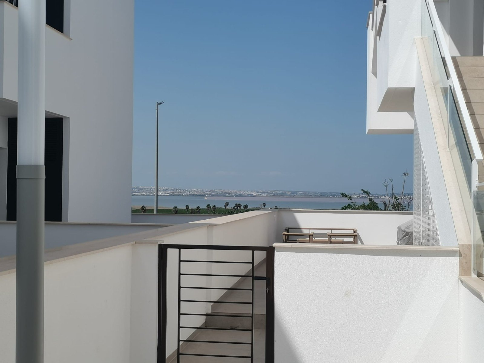  Bungalow im Erdgeschoss in einer Urbanisation in Torrevieja

Wie glücklich werden Sie sein, in diesem schönen neu gebauten Bungal