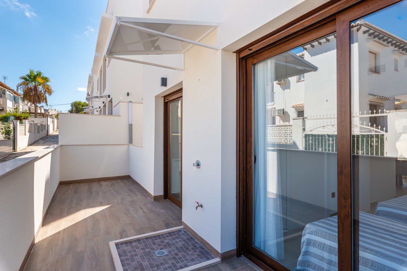  Bungalow im Erdgeschoss in einer Urbanisation in Torrevieja

Wie glücklich werden Sie sein, in diesem schönen neu gebauten Bungal