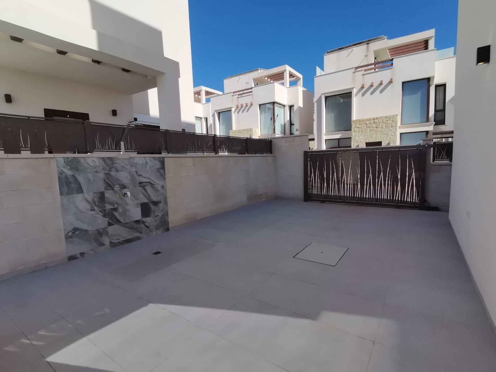  Das Residencial Villas Las Lagunas liegt in einer der schönsten und ruhigsten Gegenden zwischen Ciudad Quesada und Pueblo Bravo. Das Projekt besteht 