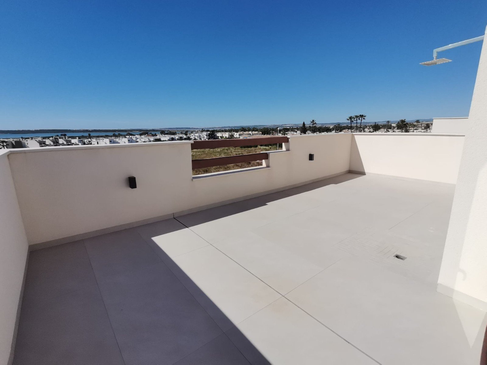  Das Residencial Villas Las Lagunas liegt in einer der schönsten und ruhigsten Gegenden zwischen Ciudad Quesada und Pueblo Bravo. Das Projekt besteht 