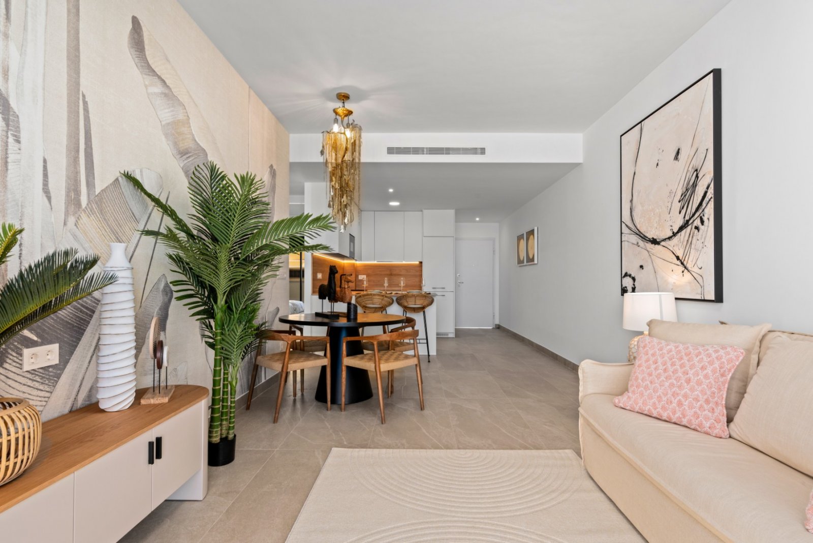 Geräumiges und luxuriöses Apartment mit zwei Schlafzimmern und einer Terrasse/Balkon von fast 16 m² in Südlage. Ideal für den Wintergast oder Sonnena