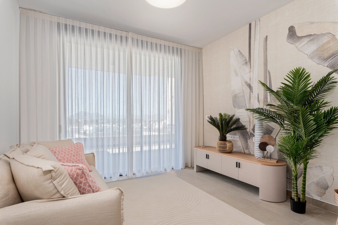  Geräumige und luxuriöse Vierzimmerwohnung mit einer fast 18 m² großen, nach Süden ausgerichteten Terrasse/Balkon. Ideal für alle, die im schönen Beni