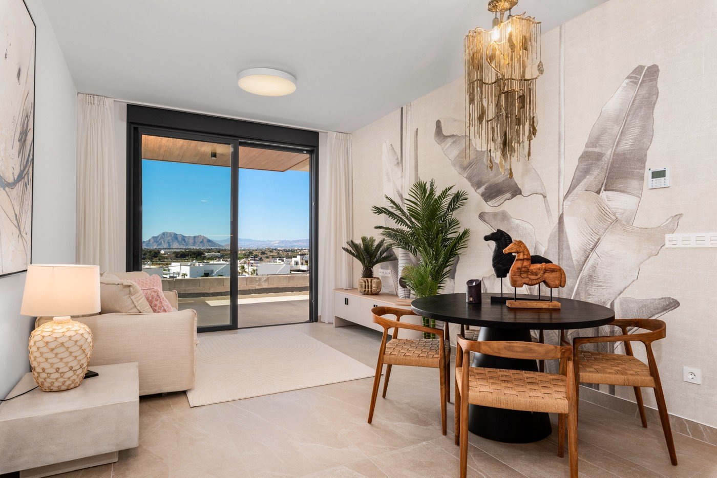  Geräumige und luxuriöse Vierzimmerwohnung mit einer fast 18 m² großen, nach Süden ausgerichteten Terrasse/Balkon. Ideal für alle, die im schönen Beni
