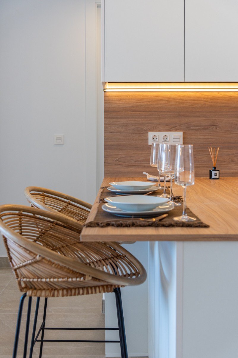 Geräumige und luxuriöse Vierzimmerwohnung mit einer fast 18 m² großen, nach Süden ausgerichteten Terrasse/Balkon. Ideal für alle, die im schönen Beni
