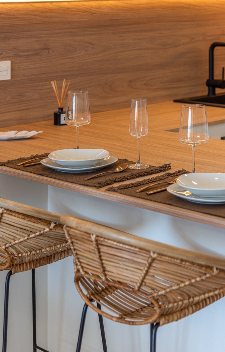  Geräumige und luxuriöse Vierzimmerwohnung mit einer fast 18 m² großen, nach Süden ausgerichteten Terrasse/Balkon. Ideal für alle, die im schönen Beni