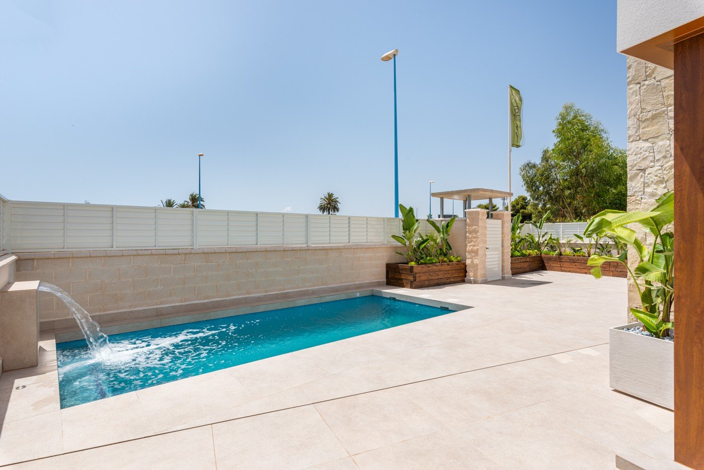  Die Villa Laguna Azul im prestigeträchtigen Residencial Monte Carmelo de Vera in Almería ist die perfekte Kombination aus modernem Design, Komfort un