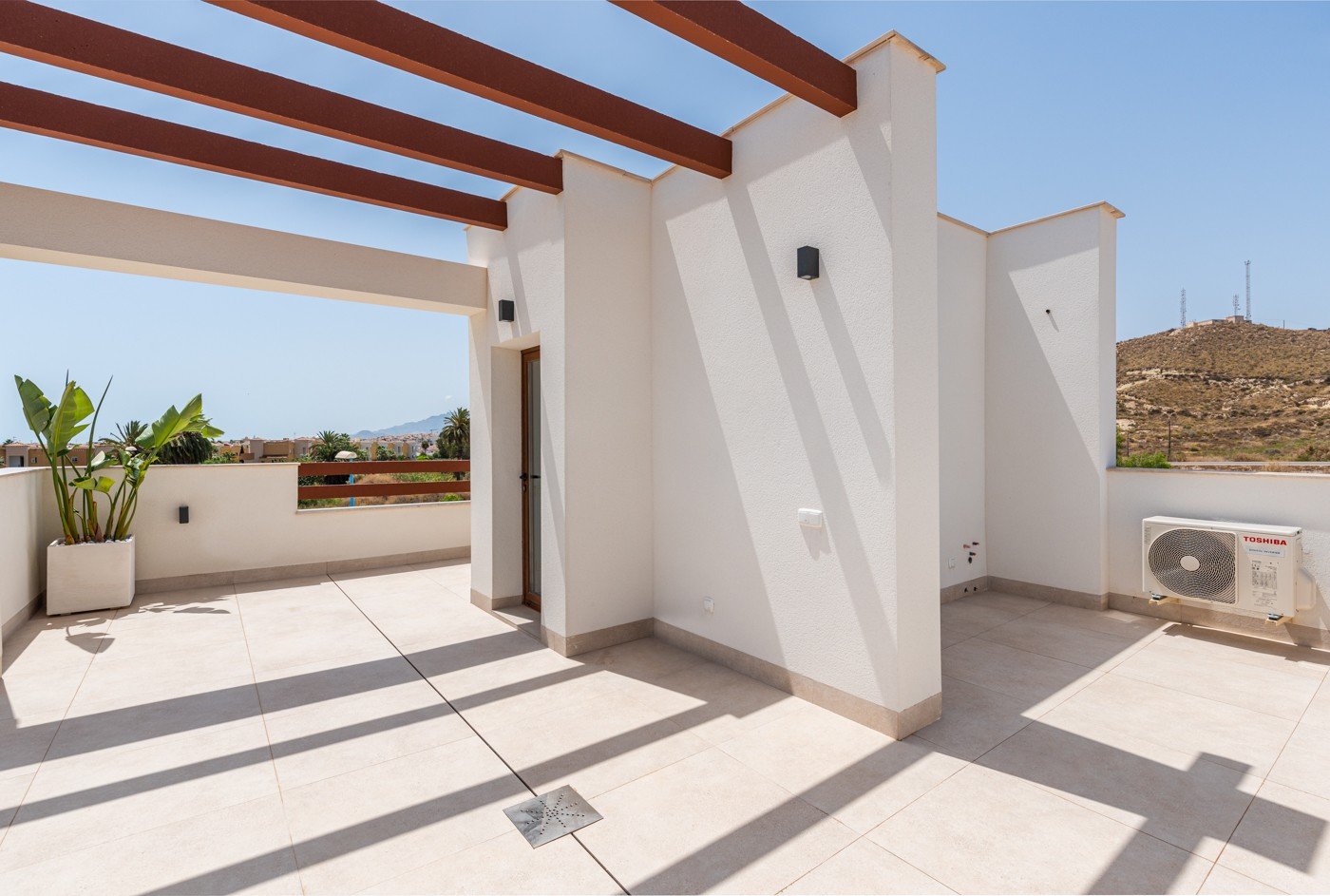  Die Villa Laguna Azul im prestigeträchtigen Residencial Monte Carmelo de Vera in Almería ist die perfekte Kombination aus modernem Design, Komfort un