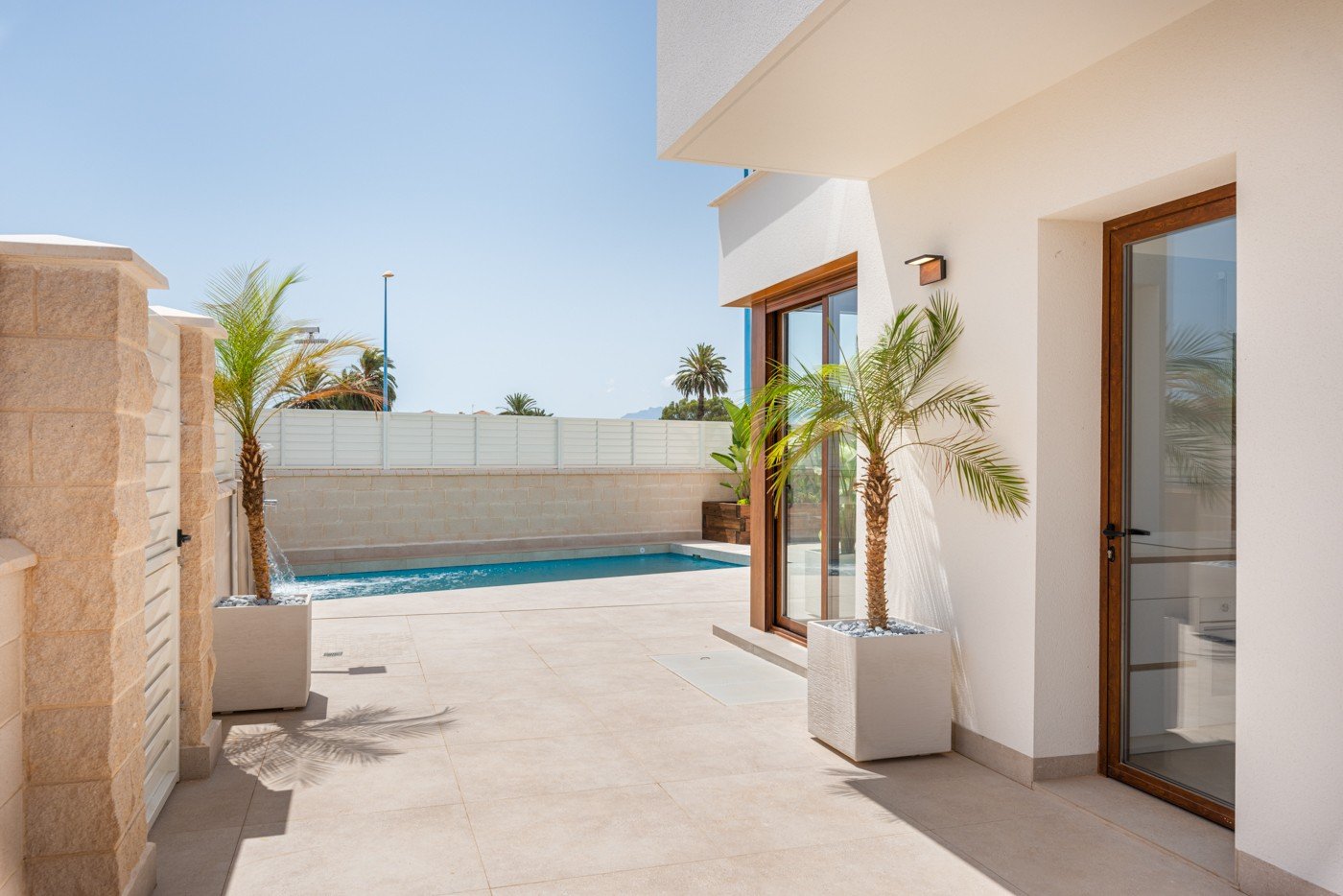  Die Villa Laguna Azul im prestigeträchtigen Residencial Monte Carmelo de Vera in Almería ist die perfekte Kombination aus modernem Design, Komfort un