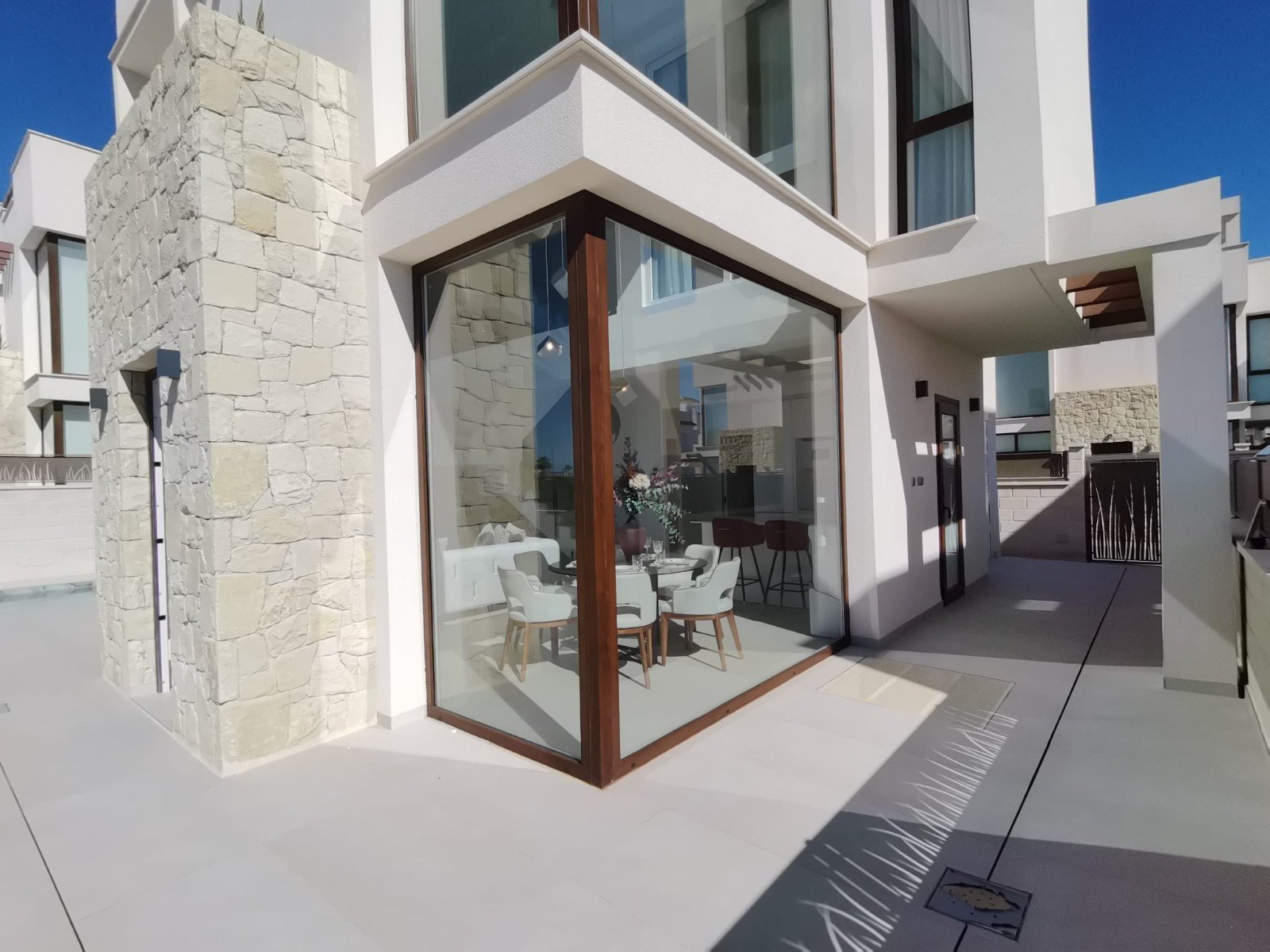 Das Residencial Villas Las Lagunas liegt in einer der schönsten und ruhigsten Gegenden zwischen Ciudad Quesada und Pueblo Bravo. Das Projekt besteht