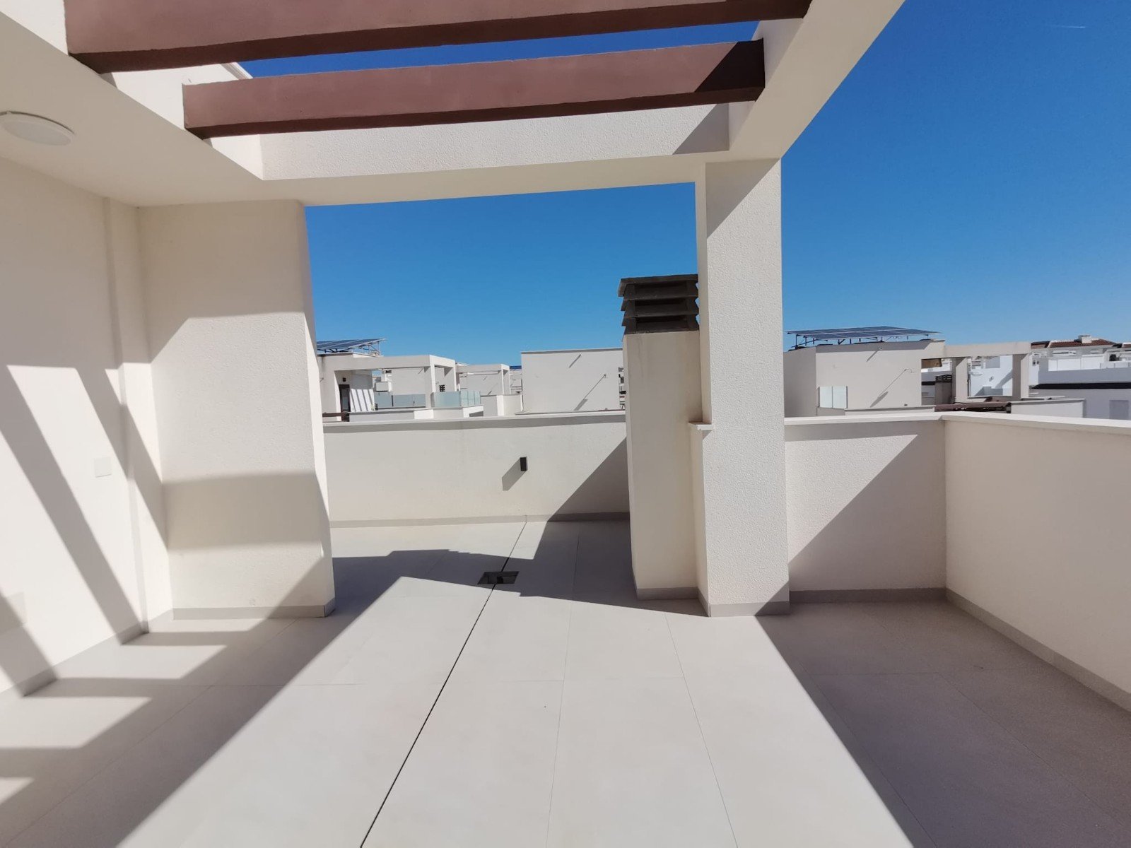 Das Residencial Villas Las Lagunas liegt in einer der schönsten und ruhigsten Gegenden zwischen Ciudad Quesada und Pueblo Bravo. Das Projekt besteht