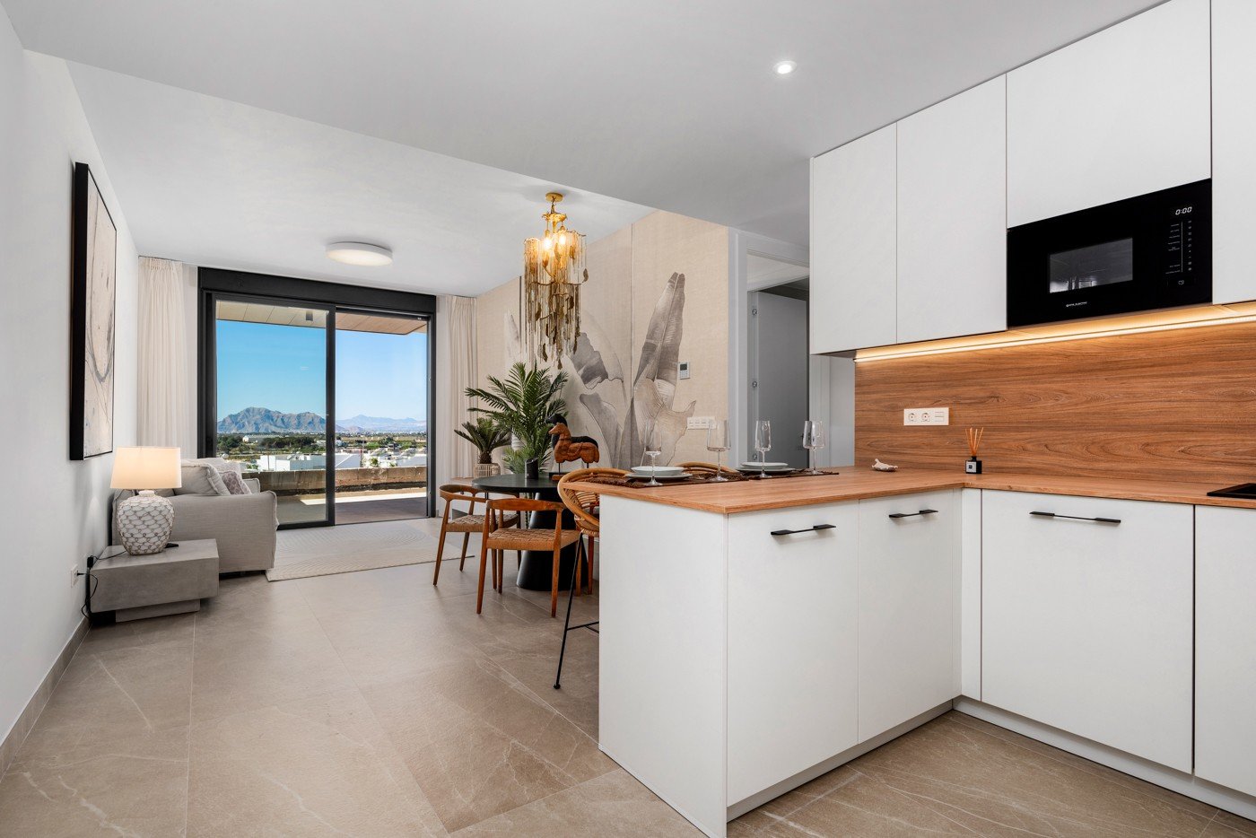 Geräumige und luxuriöse dreizimmerwohnung mit einer 27 m² großen, nach Süden ausgerichteten Terrasse/Balkon. Ideal für alle, die im schönen Benijófar