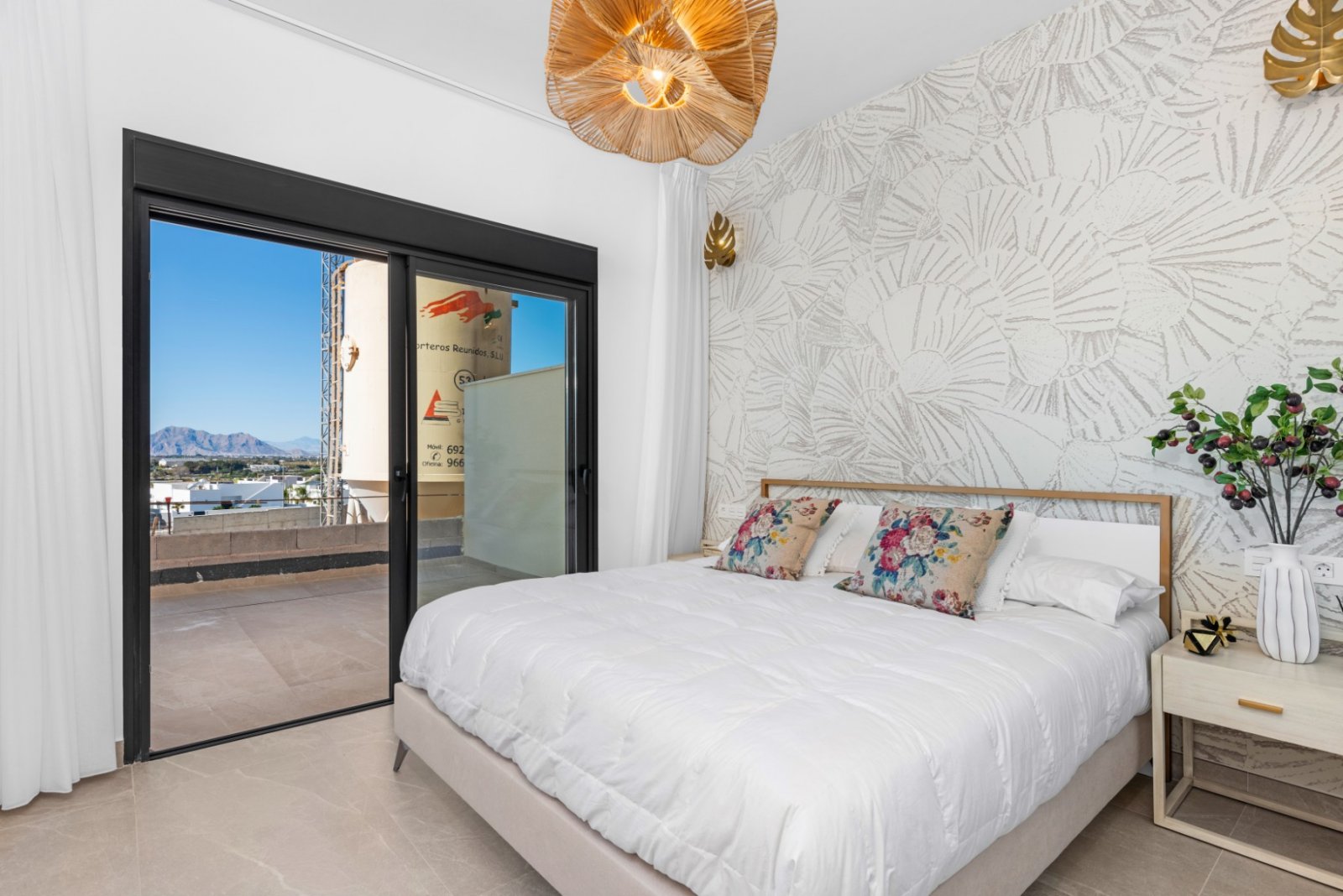 Luxuriöses Apartment mit drei (3) Schlafzimmern und zwei Badezimmern, eines davon en suite. Die luxuriöse Küche ist bereits komplett ausgestattet, in Luxuriöses Apartment mit drei (3) Schlafzimmern und zwei Badezimmern, eines davon en suite. Die luxuriöse Küche ist bereits komplett ausgestattet, in